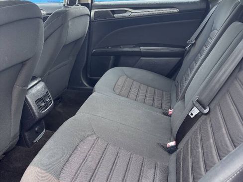 Used 2020 Ford Fusion SE FWD image 7