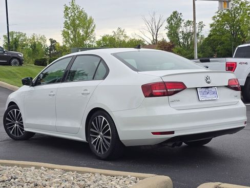 Used 2016 Volkswagen Jetta Sport FWD image 18