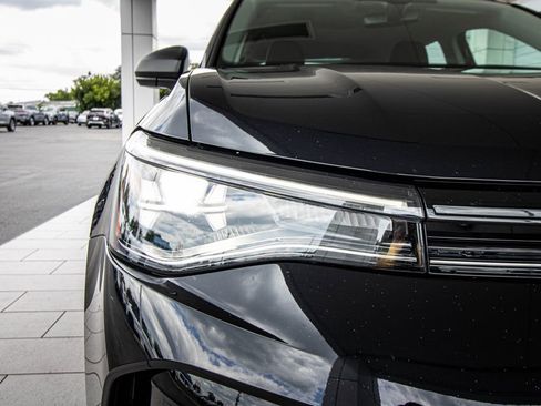 Certified 2025 Volkswagen Taos S image 5