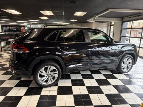 Used 2020 Volkswagen Atlas Cross Sport SEL image 4