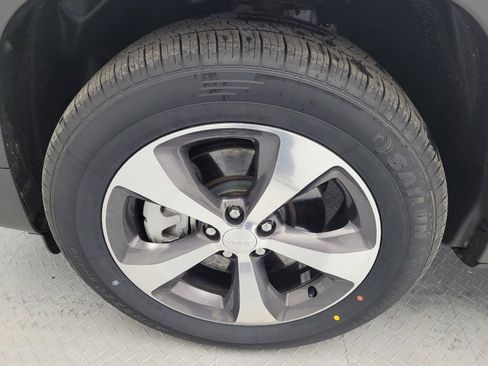 Used 2019 Jeep Cherokee Limited image 31