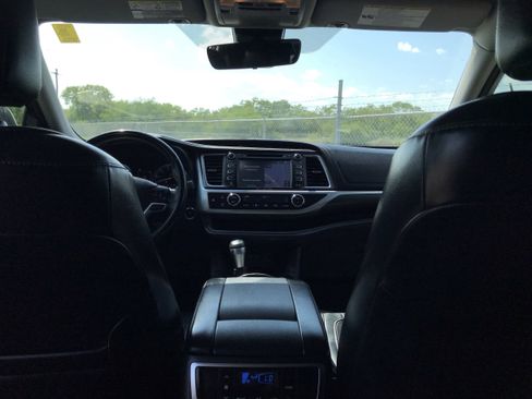 Used 2018 Toyota Highlander Limited image 19