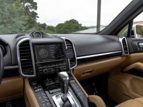 Used 2016 Porsche Cayenne AWD/4WD image 37