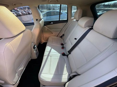 Used 2015 Volkswagen Tiguan SE image 11