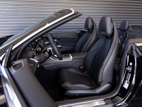 Used 2025 Mercedes-Benz CLE 300 4MATIC Cabriolet image 21