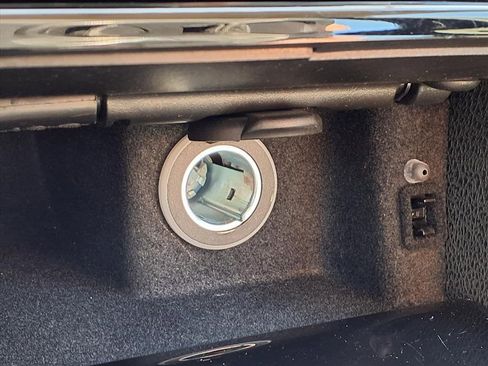 Used 2023 Chrysler 300 Touring w/ Sport Appearance Package image 17