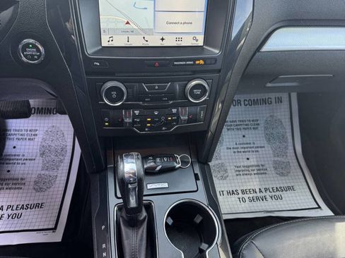 Used 2017 Ford Explorer XLT w/ Equipment Group 202A image 9