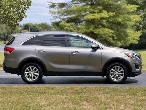 Used 2016 Kia Sorento L FWD image 4