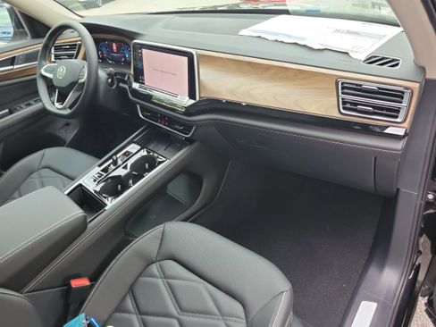 New 2026 Volkswagen Atlas SE FWD image 11