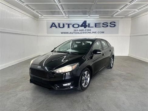 Used 2017 Ford Focus SE image 1