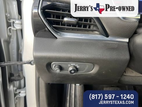 Used 2022 Chevrolet Traverse RS FWD image 13