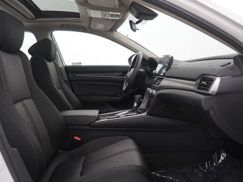 Used 2020 Honda Accord EX image 11