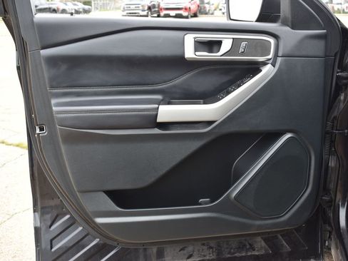 Used 2023 Ford Explorer XLT w/ Equipment Group 202A AWD/4WD image 8