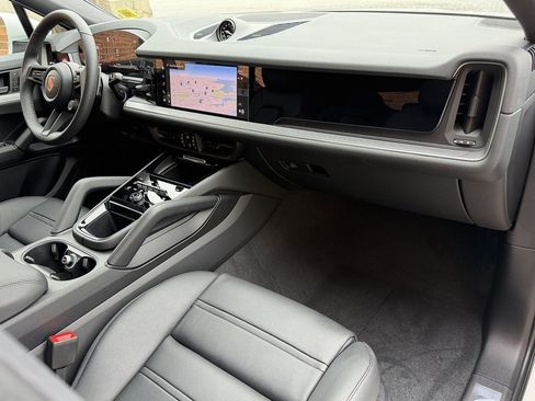 New 2026 Porsche Cayenne Coupe image 21