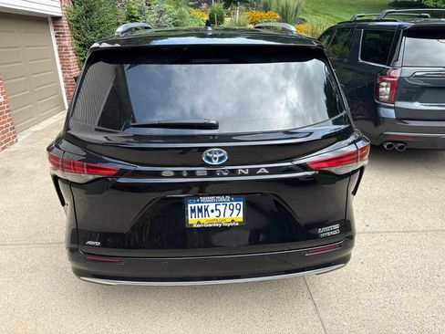 Used 2024 Toyota Sienna Limited AWD/4WD image 5