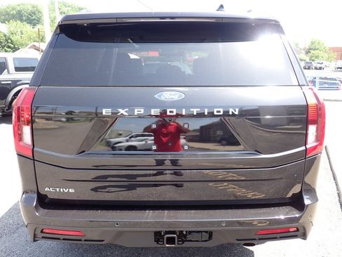 Used 2025 Ford Expedition Active AWD/4WD image 5
