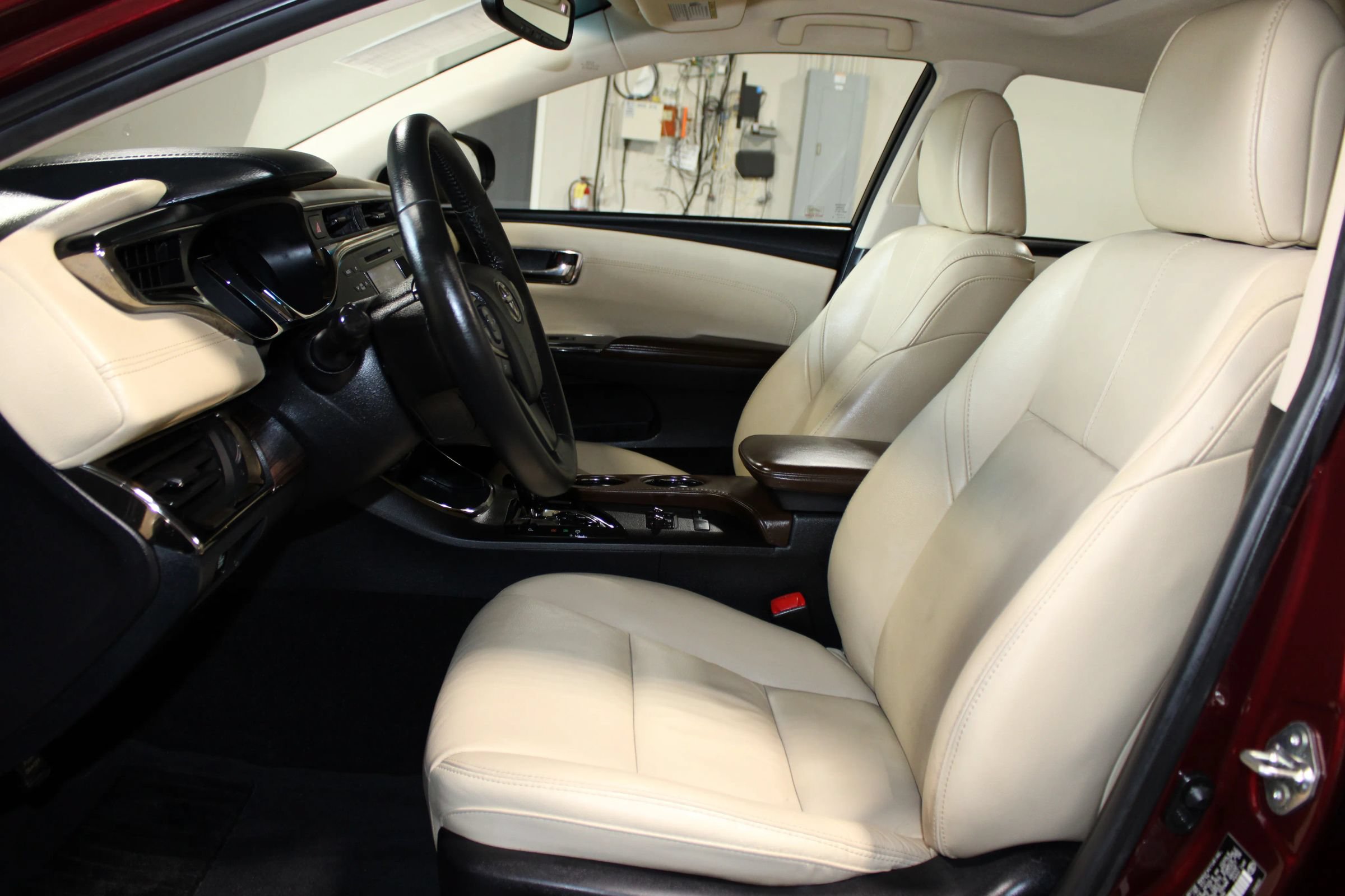 Used 2014 Toyota Avalon XLE Touring FWD image 24