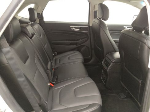 Used 2017 Ford Edge Titanium w/ Equipment Group 302A AWD/4WD image 19