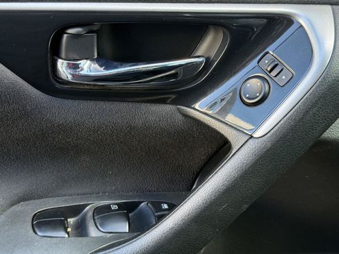 Used 2014 Nissan Altima 2.5 S FWD image 12