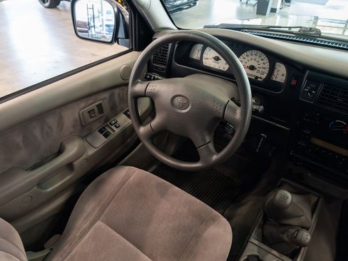 Used 2004 Toyota Tacoma 4x4 Xtracab V6 image 11