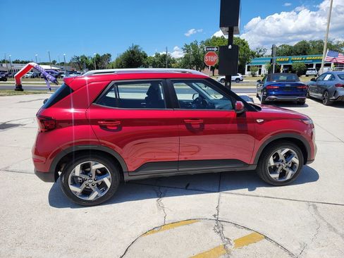 Used 2025 Hyundai Venue SEL FWD image 5