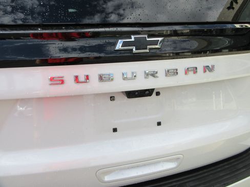 Used 2025 Chevrolet Suburban High Country AWD/4WD image 10