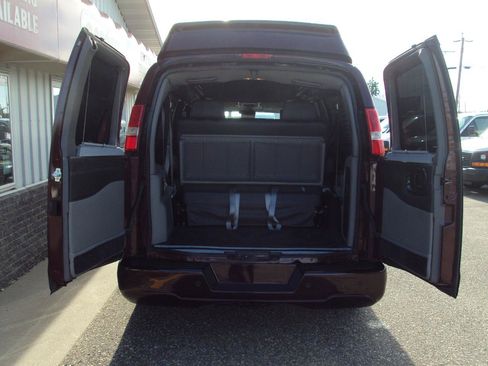 Used 2017 Chevrolet Express 2500 RWD image 8