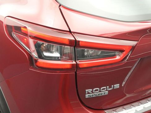 Certified 2022 Nissan Rogue Sport SV AWD/4WD image 12