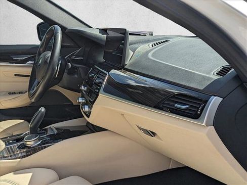 Used 2023 BMW 530i w/ Premium Package image 21