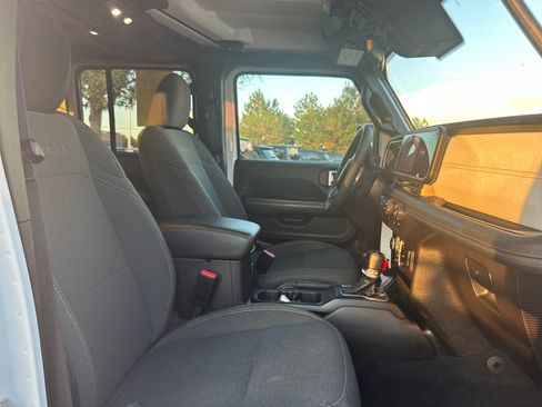 Used 2024 Jeep Wrangler Unlimited Sahara AWD/4WD image 30