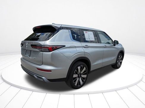 Used 2025 Mitsubishi Outlander SE FWD image 4