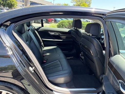 Used 2022 BMW 740i xDrive AWD/4WD image 31