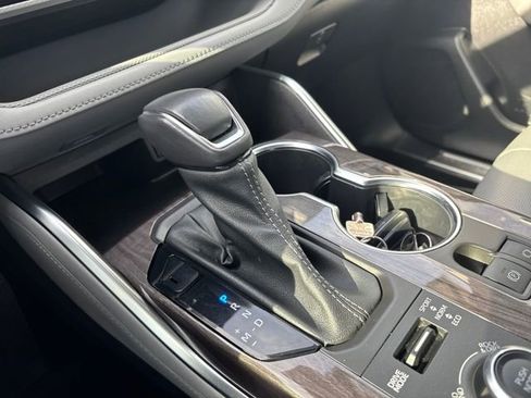 Used 2022 Toyota Highlander Platinum image 21