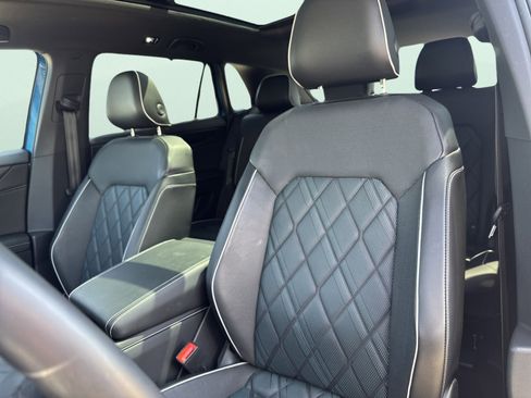 Used 2024 Volkswagen Atlas Cross Sport SEL Premium R-Line image 19