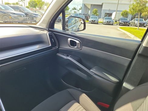 Used 2025 Kia Sorento LX image 20