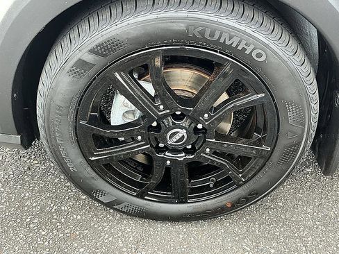 Certified 2023 Nissan Kicks SR w/ SR Premium Package FWD image 9