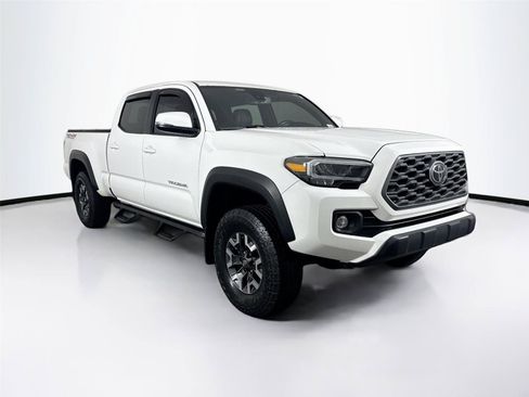 Used 2022 Toyota Tacoma TRD Off-Road w/ TRD Premium Off Road Package AWD/4WD image 10