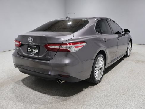Used 2019 Toyota Camry XLE FWD image 2