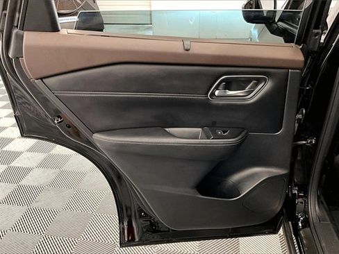 Used 2023 Nissan Rogue Platinum w/ Platinum Premium Package image 20