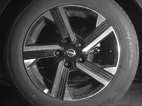 Used 2025 Nissan Sentra SV FWD image 14