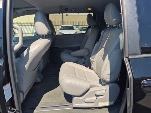 Used 2015 Toyota Sienna XLE w/ XLE Navigation Package FWD image 31