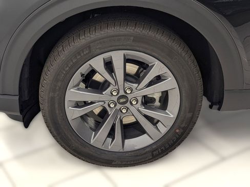 New 2026 Ford Explorer Active w/ Active Comfort Package image 9