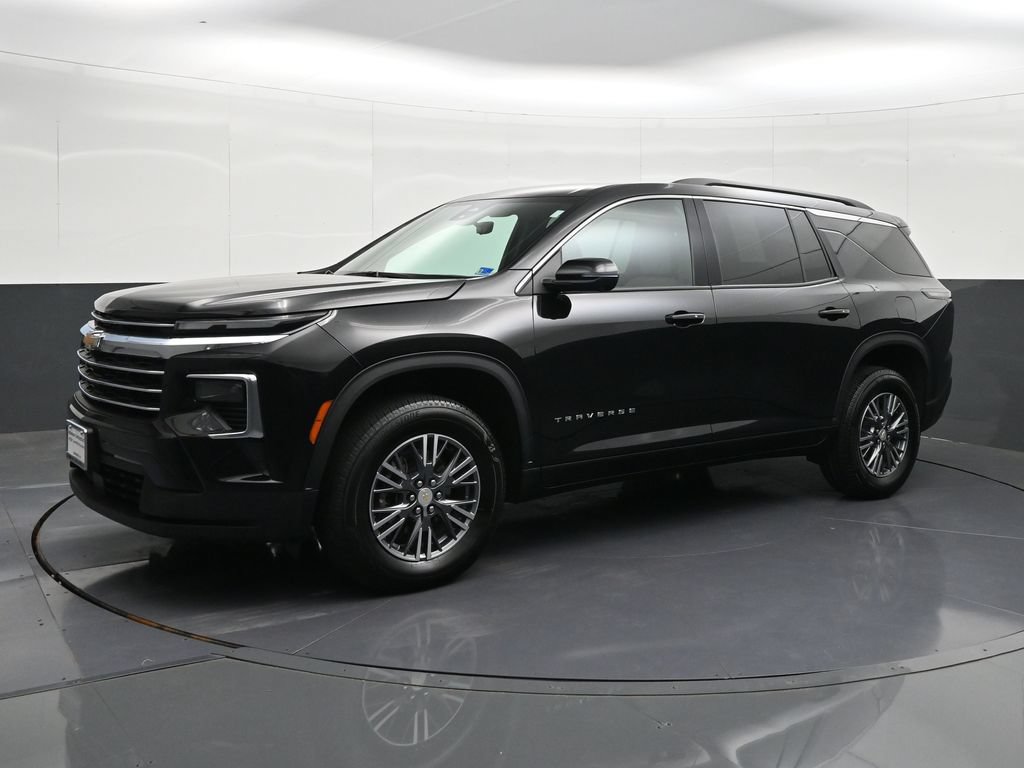 Certified 2026 Chevrolet Traverse LT w/ Driver Confidence Package FWD image 1