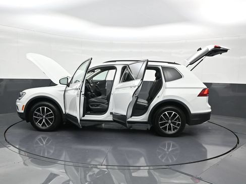 Used 2021 Volkswagen Tiguan SE FWD image 34