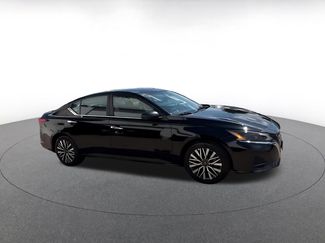 Used 2025 Nissan Altima 2.5 SV FWD video 2