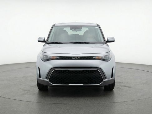 Used 2025 Kia Soul LX w/ LX Technology Package FWD image 2