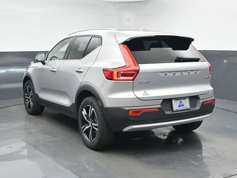 Used 2023 Volvo XC40 B5 Plus image 6