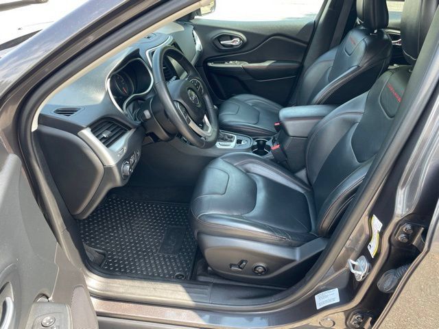 Used 2016 Jeep Cherokee Trailhawk w/ Comfort/Convenience Group AWD/4WD image 9