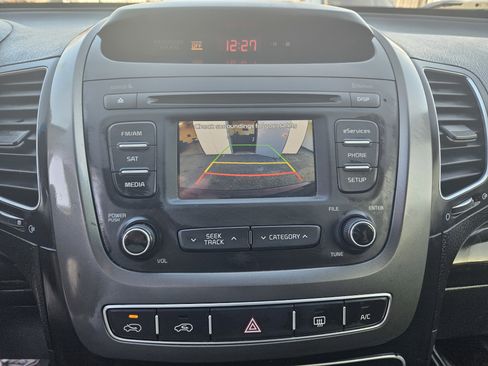 Used 2015 Kia Sorento LX image 16