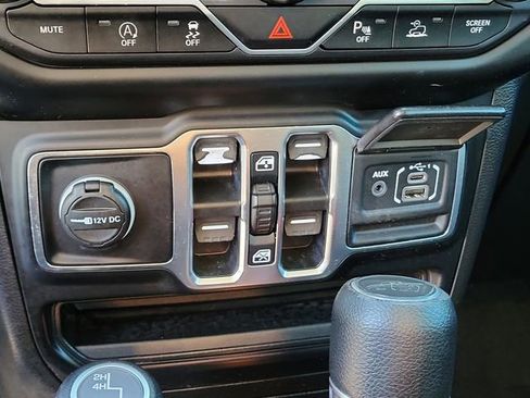 Used 2021 Jeep Gladiator Willys image 35